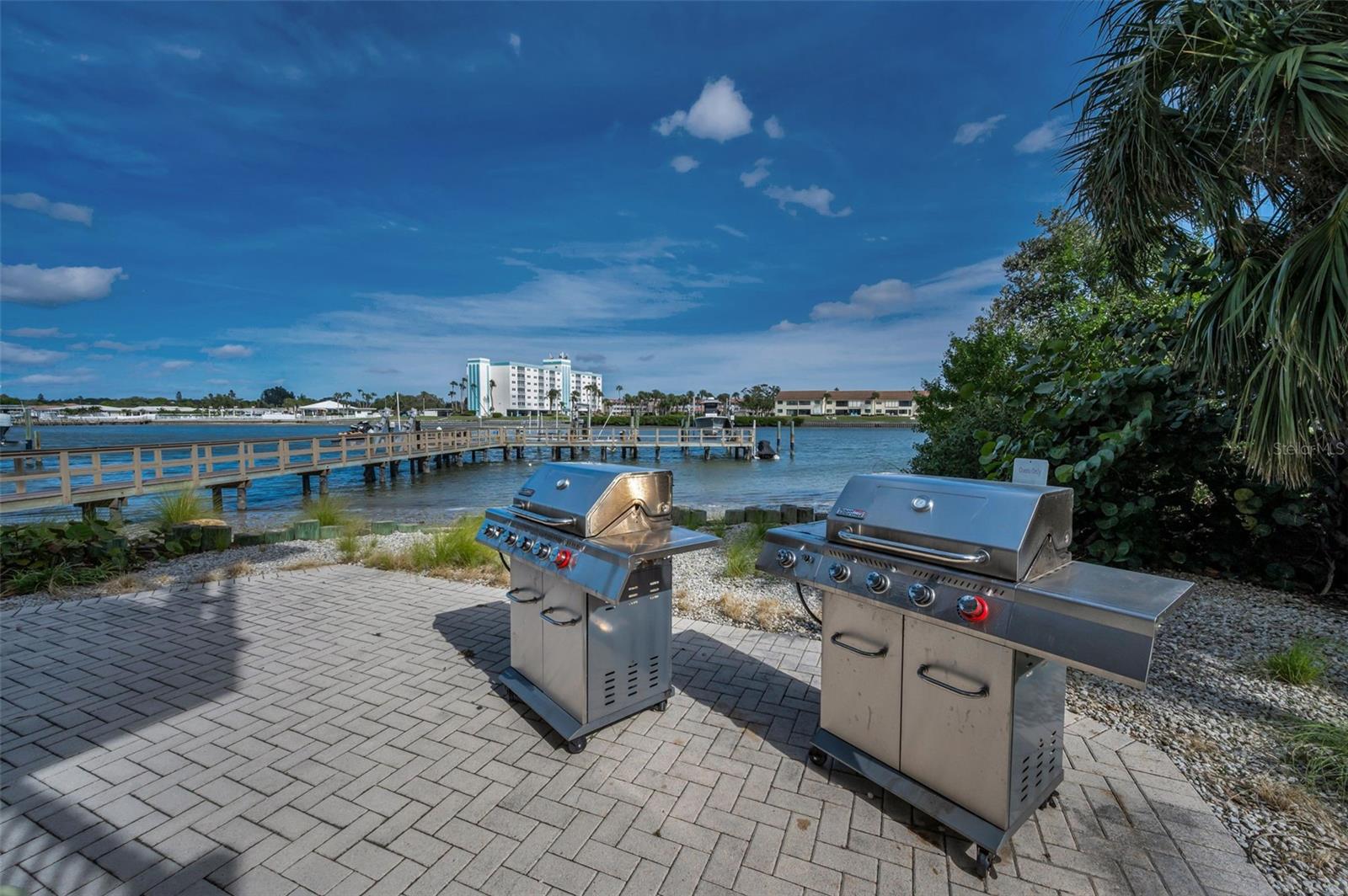Grilling area overlooking the Water!