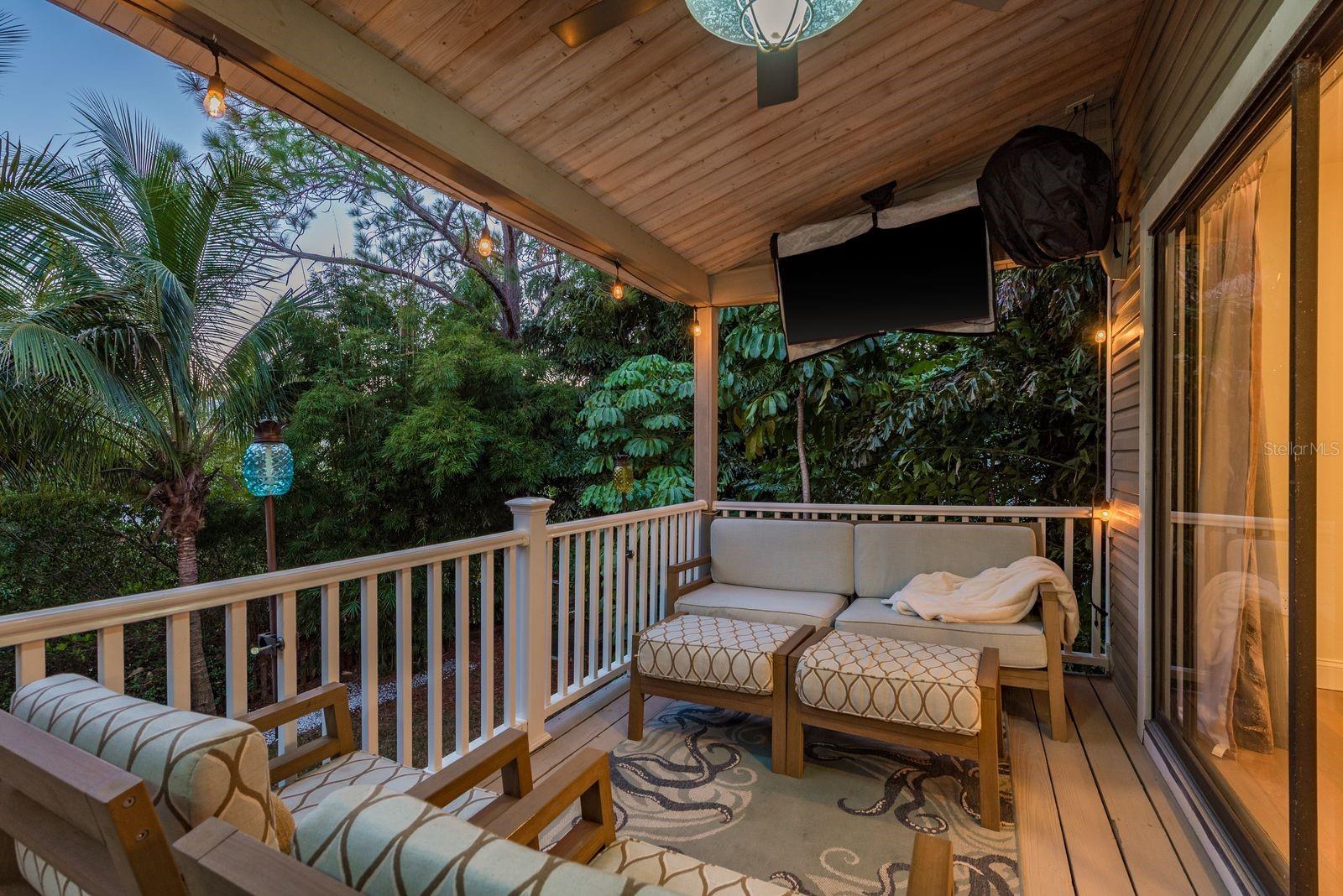 Evening Conversations, cocktails and relaxing await...