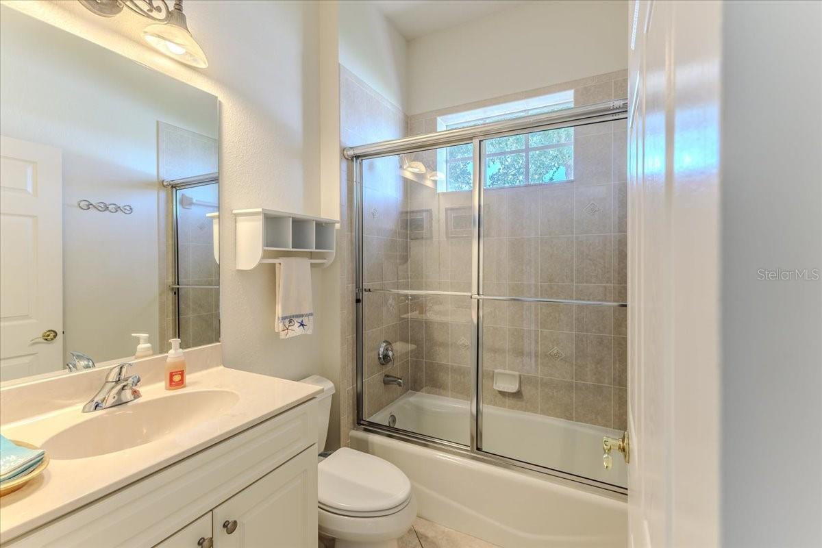 Tub / Shower Combo Guest Bathroom