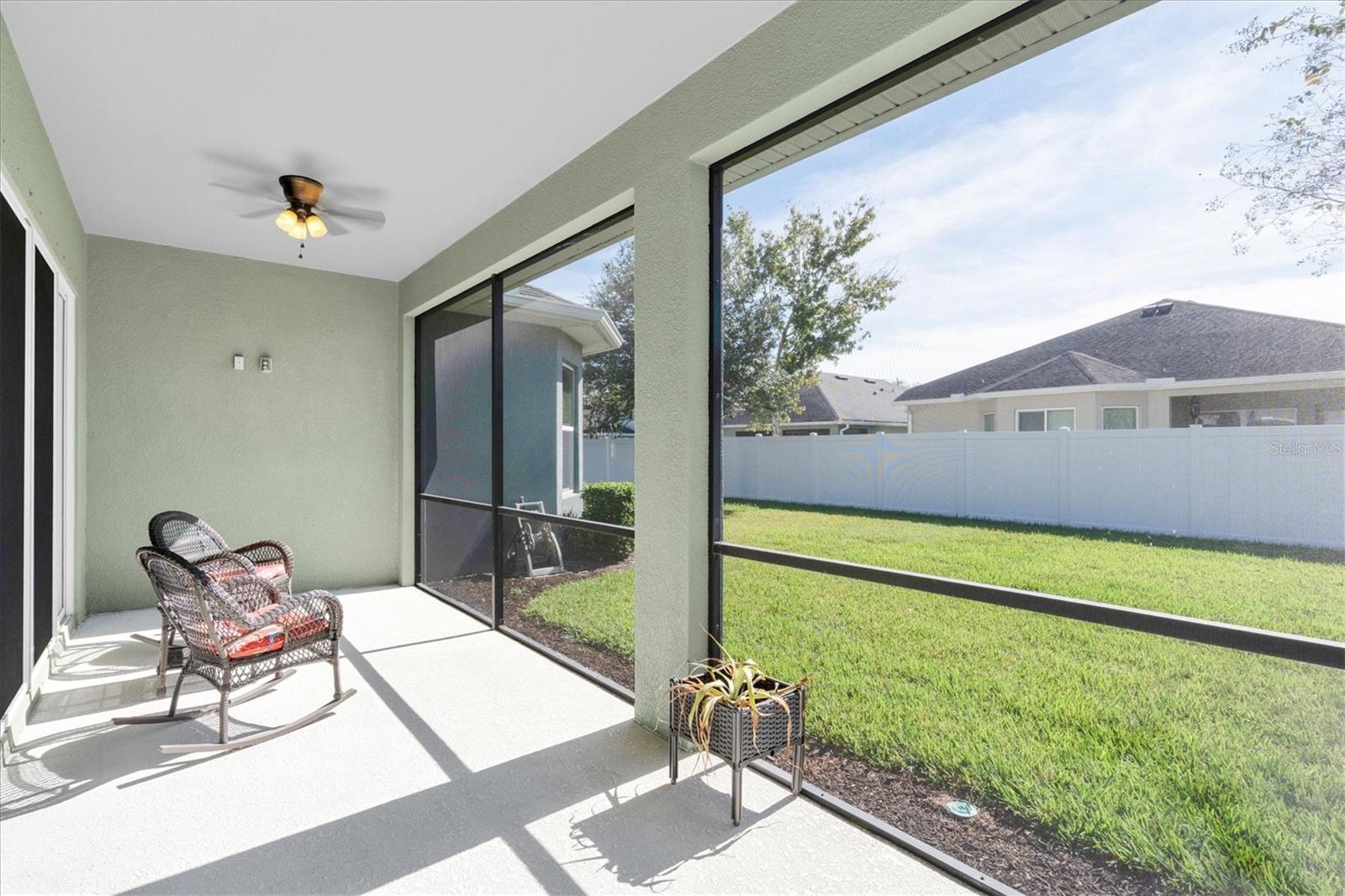 SPACIOUS SCREENED LANAI