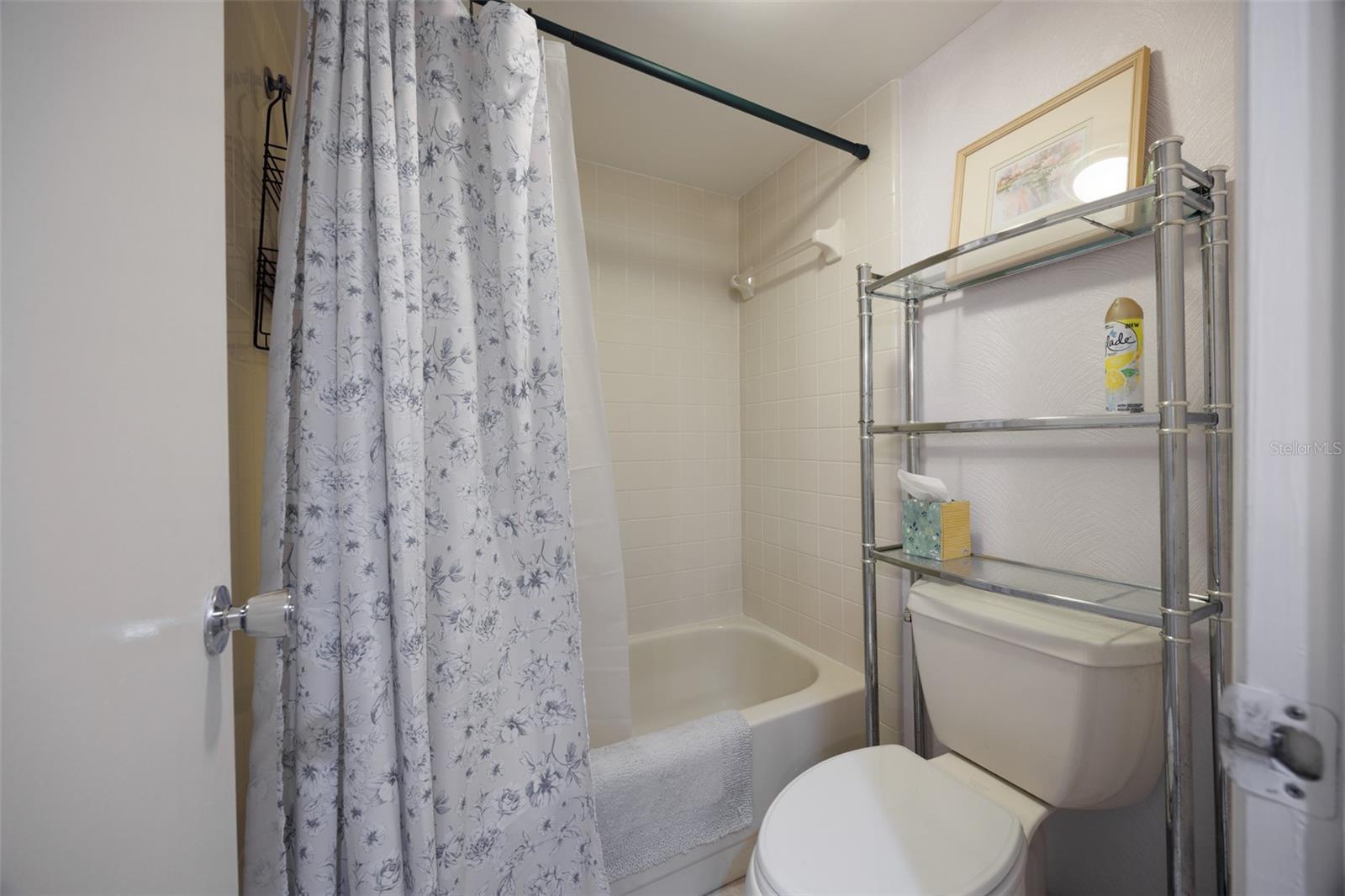 2.5 Bathroom with Tub_Shower combo