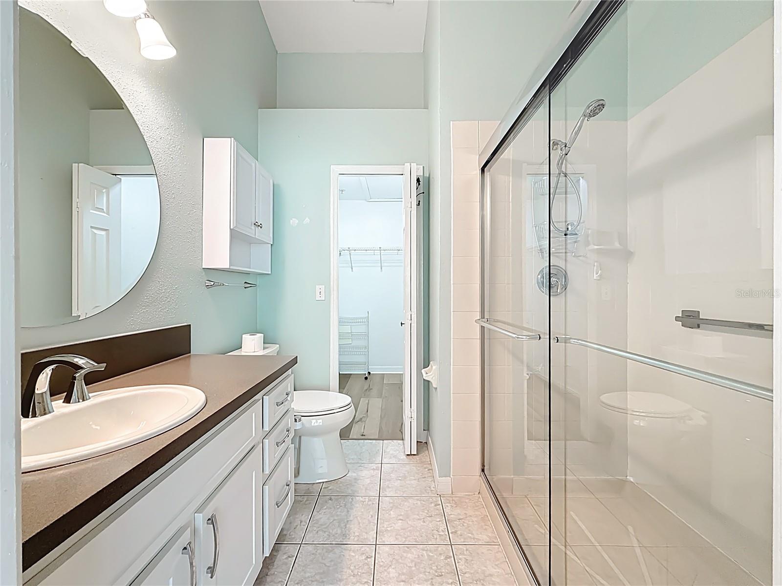 Primary bedroom bathroom