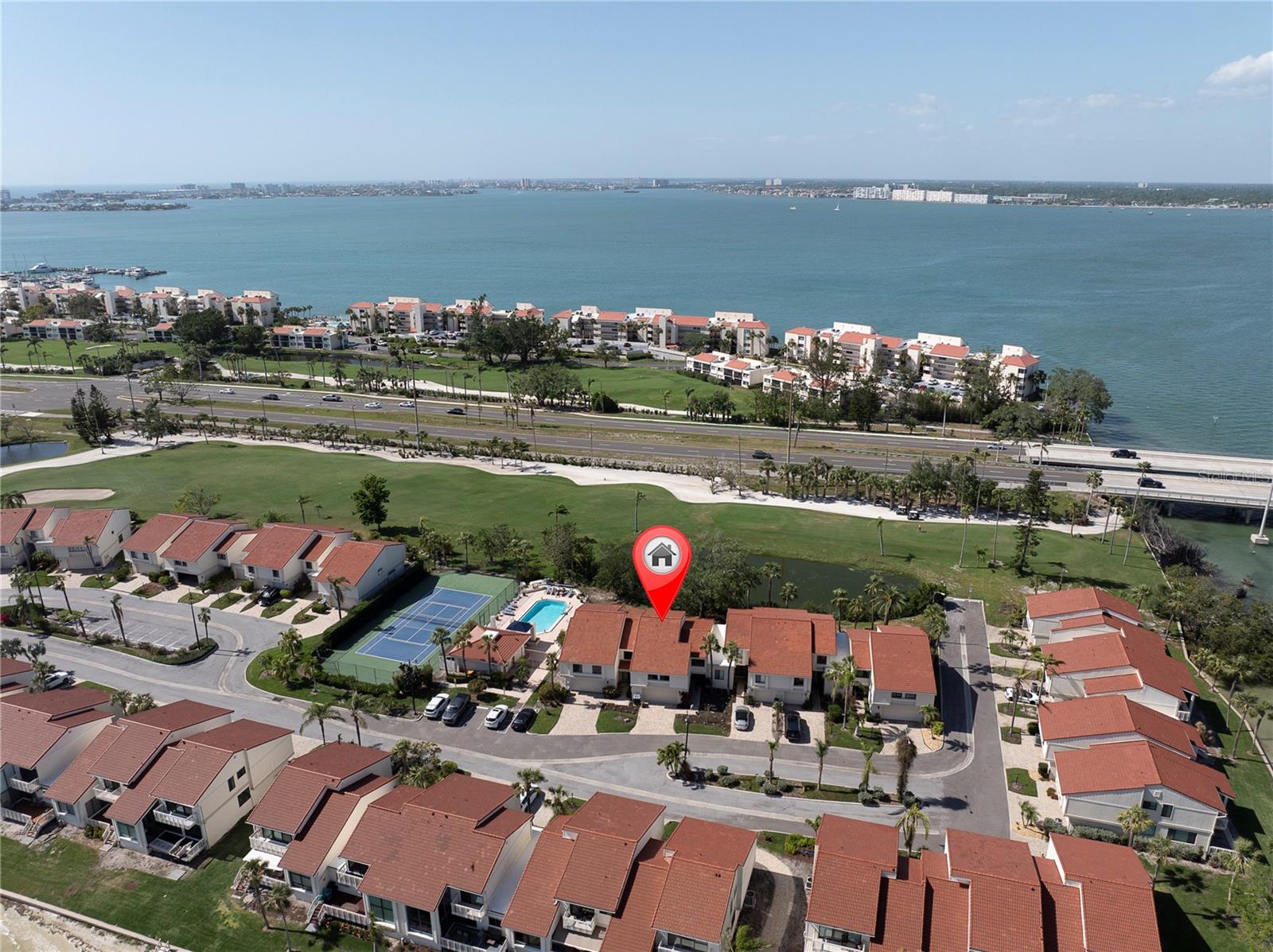 Easy access to I275 and vibrant downtown St Petersburg