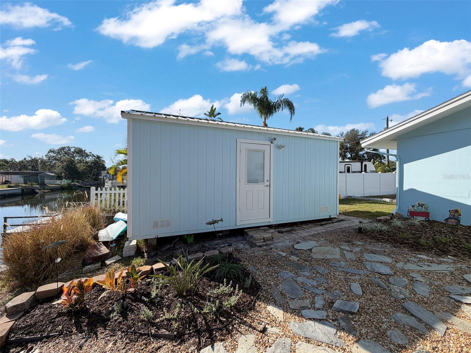 10 x 20 storage shed with electric