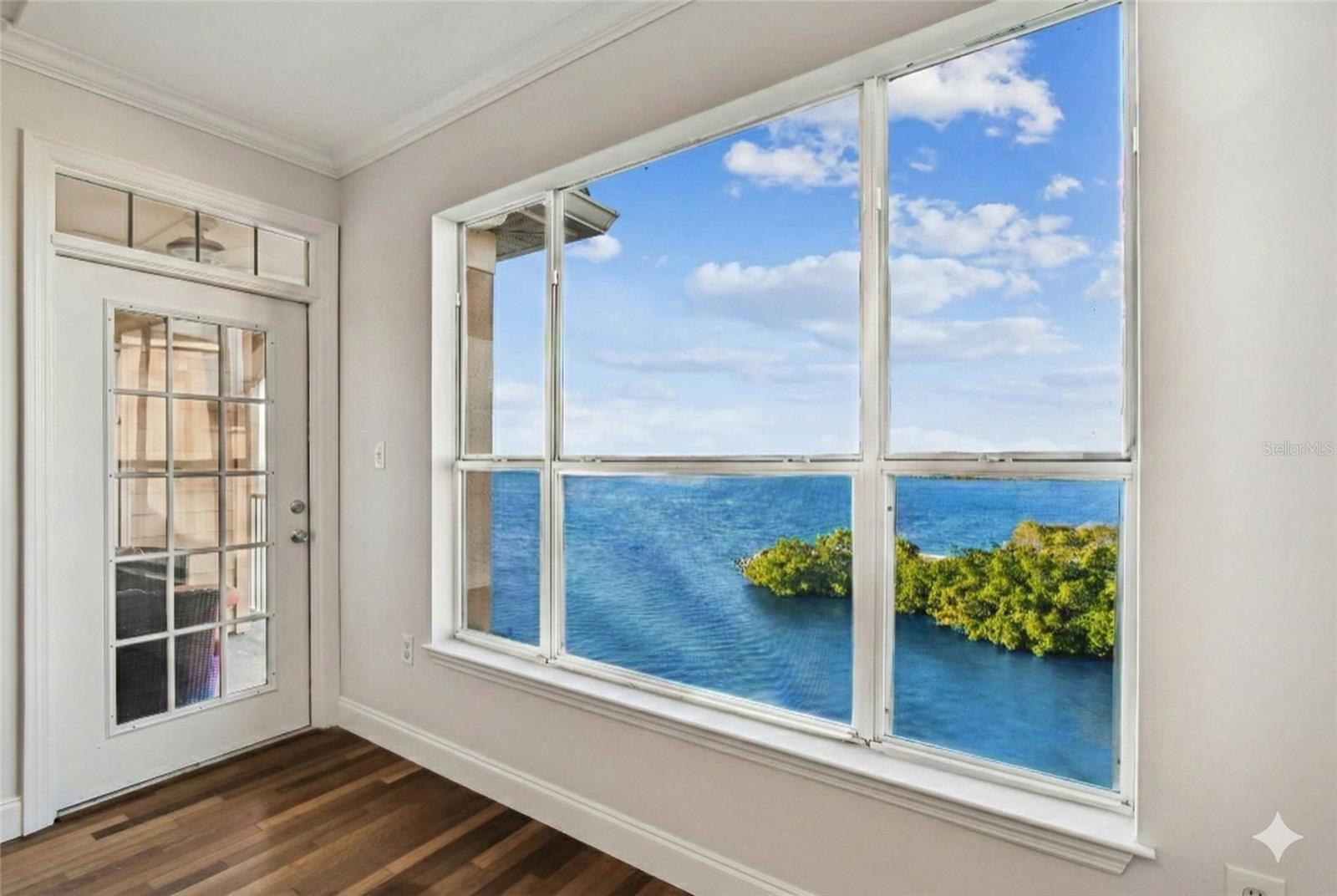 WATERFRONT VIEWS FROM ALL ROOMS