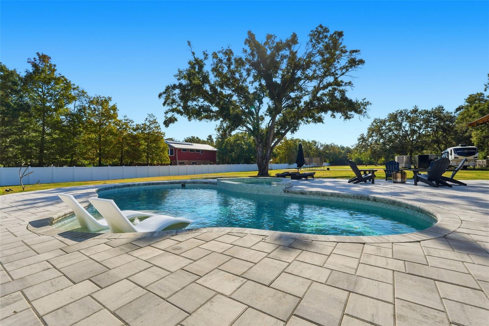 Gorgeous pool and yard.