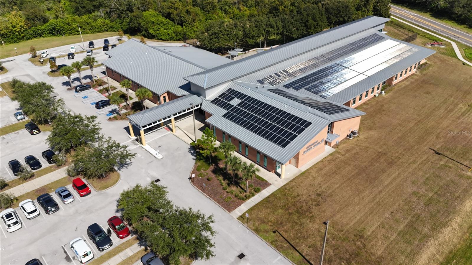 6-7 minute walk to the library