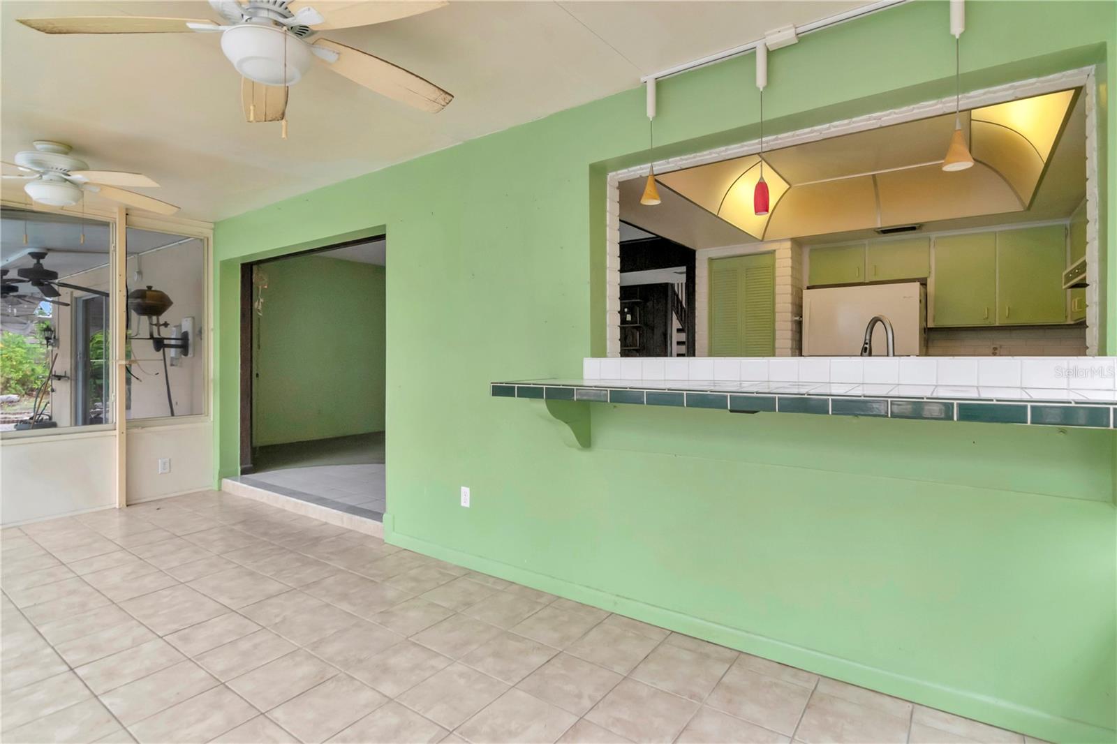 KUITCHEN VIEW TO LANAI