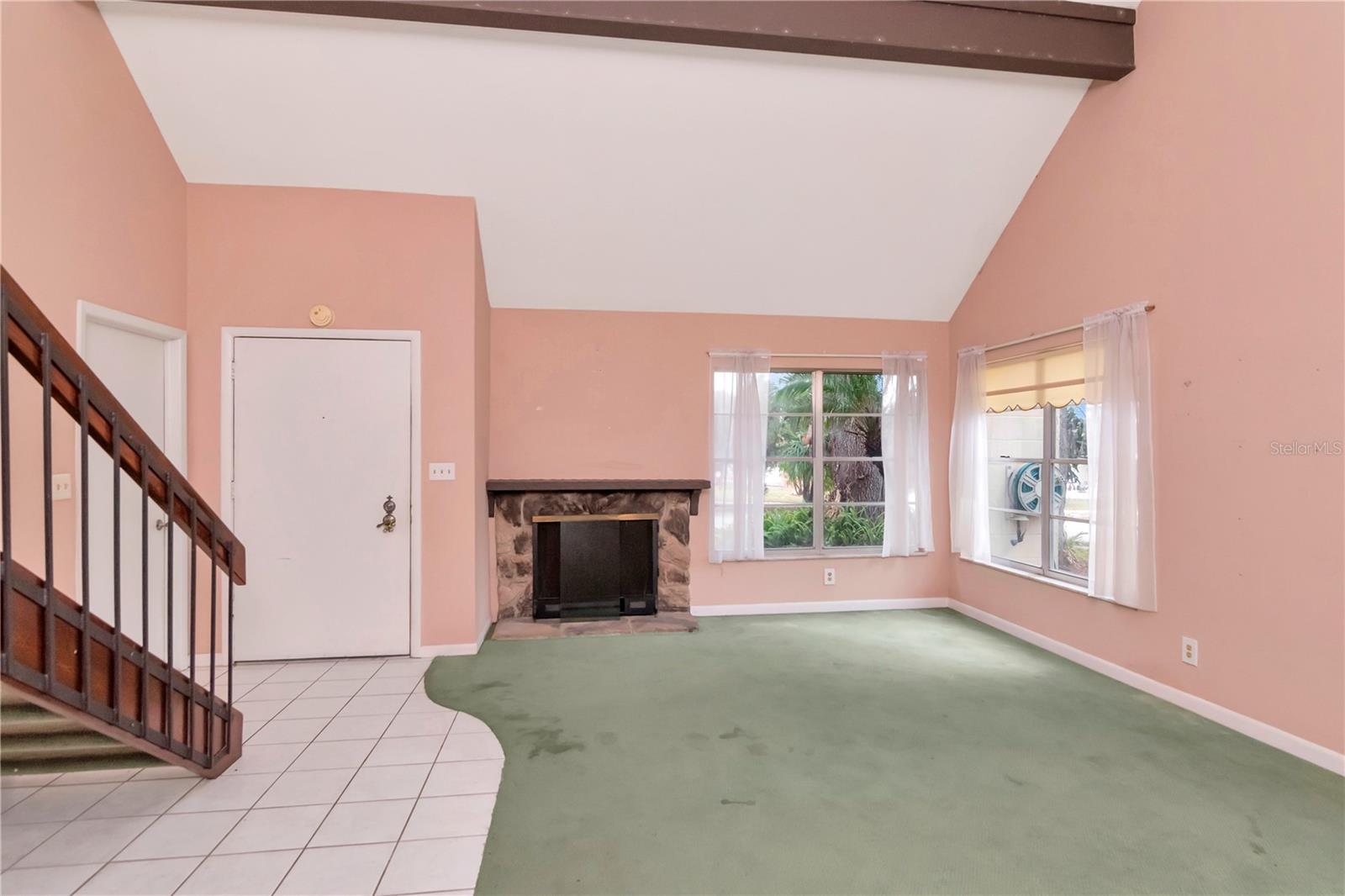 LIVING ROOM W/FIREPLACE