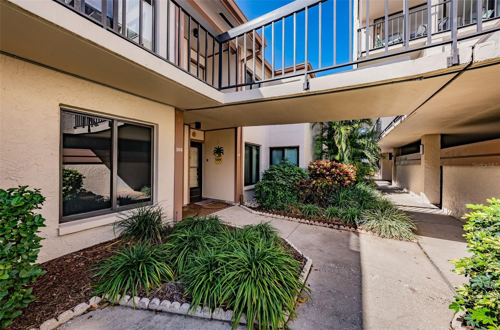 Entryway to 6269 Palma #105