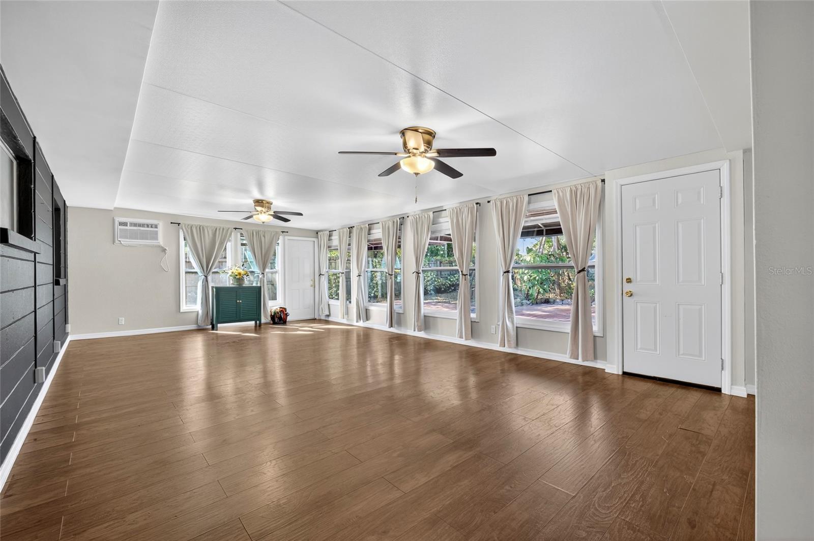 enclosed porch - extra 400+ sqft with heat/air!