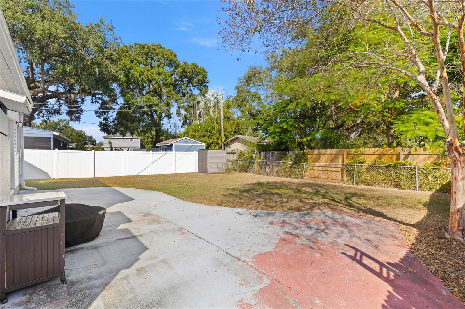 Spacious Backyard - Great for Entertaining