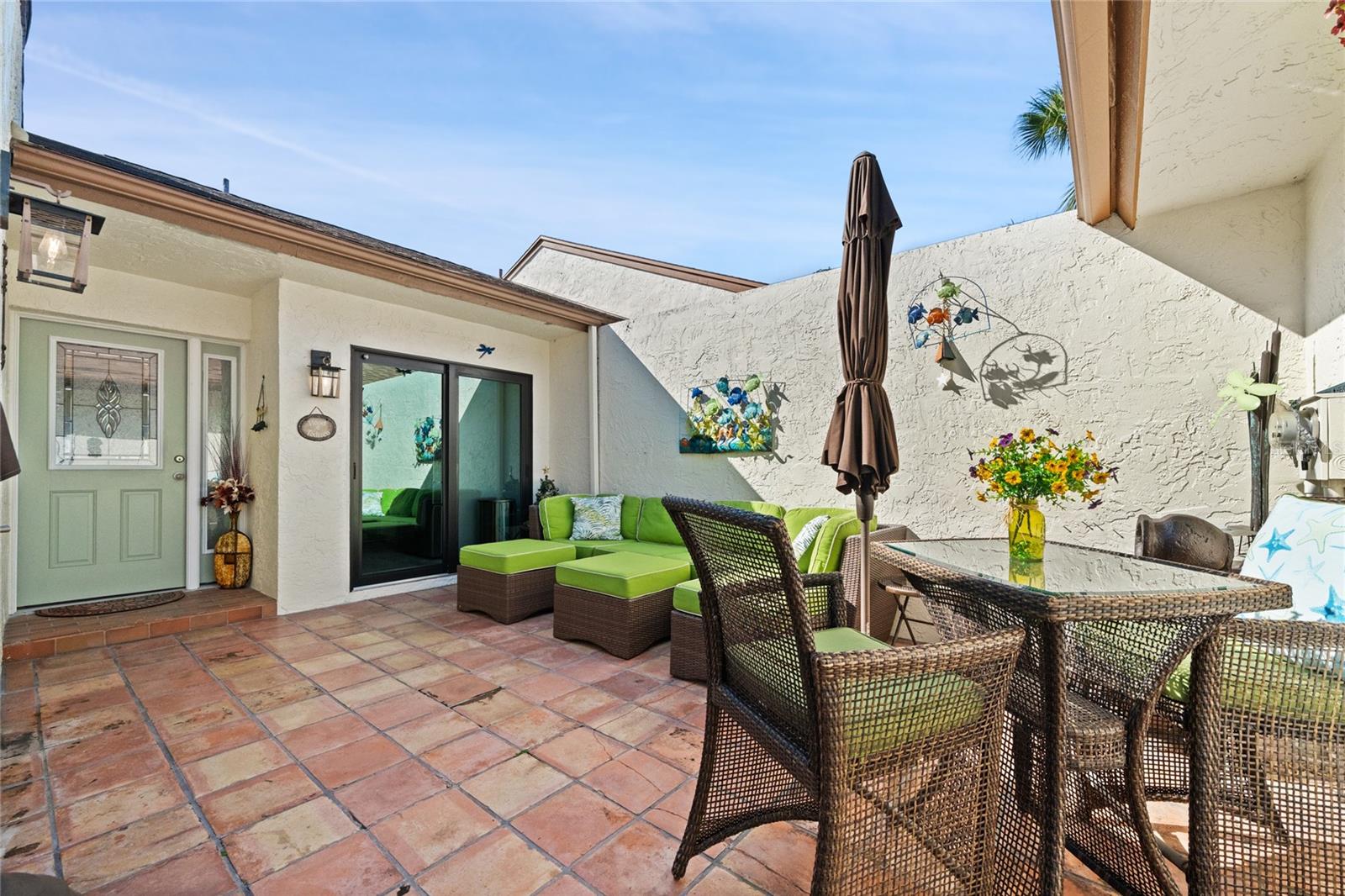 BEAUTIFUL TILED COURTYARD WITH PRIVACY