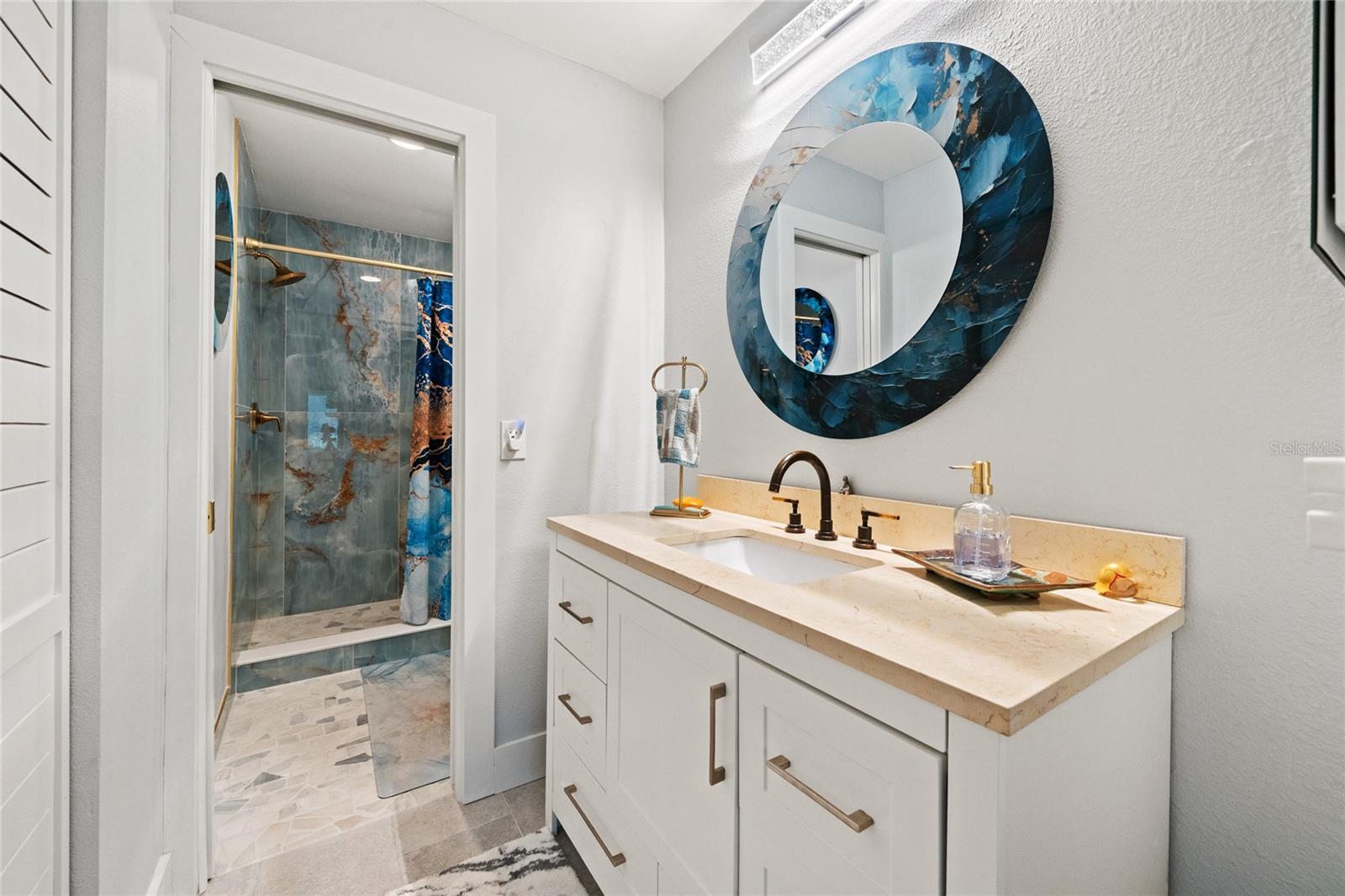 MASTER BATH WITH WALK-IN SHOWER