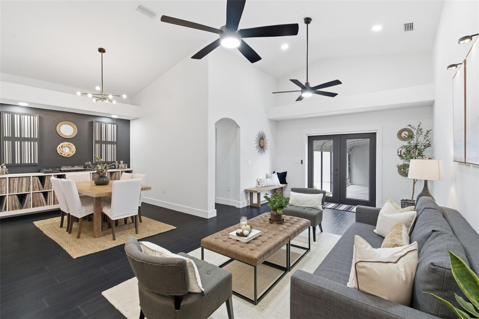 Living Room/Dinning Room