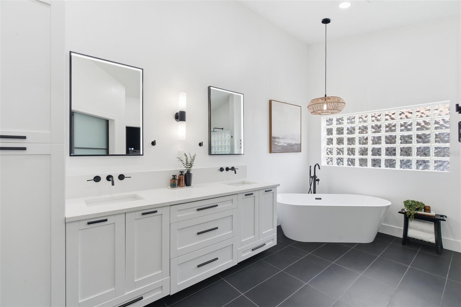 Master Suite Bathroom