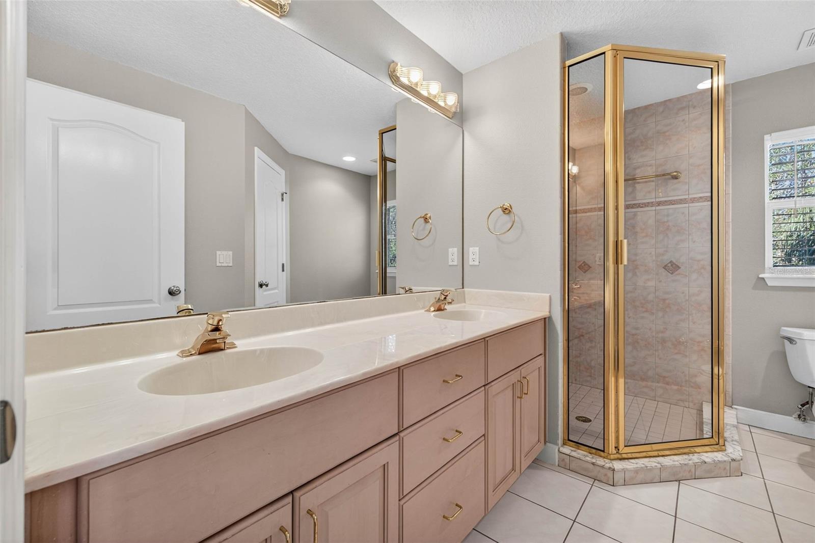 Upstairs Bedroom with Ensuite Bath