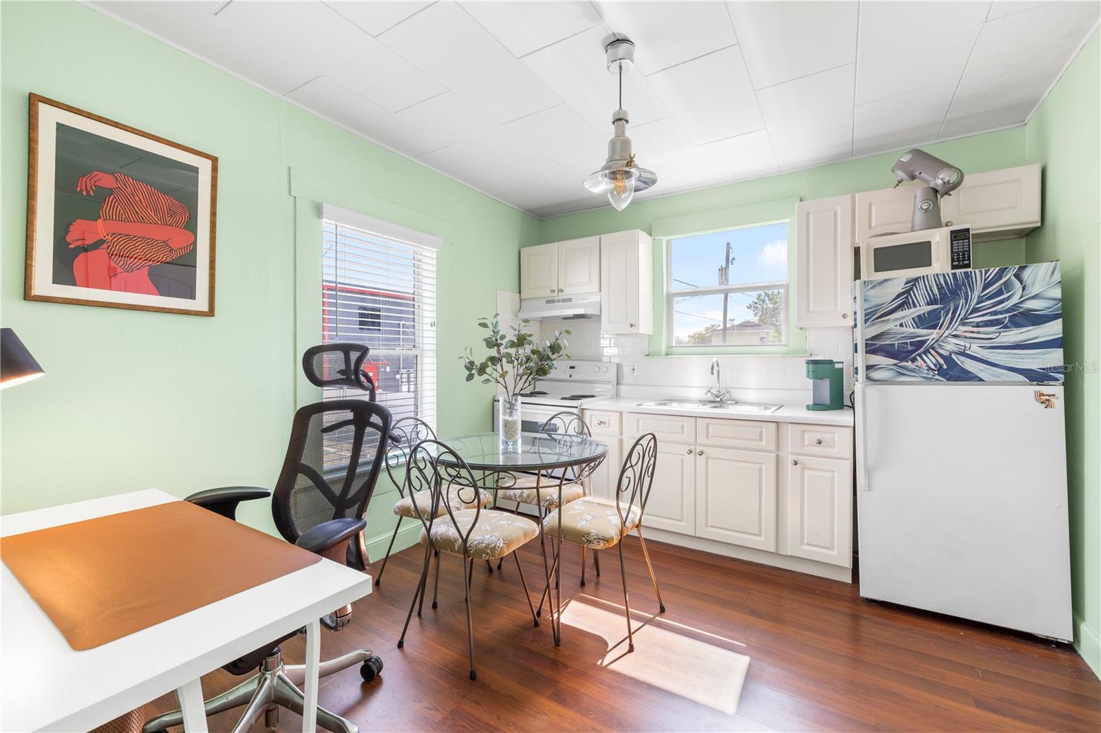 In-Law kitchen and dining