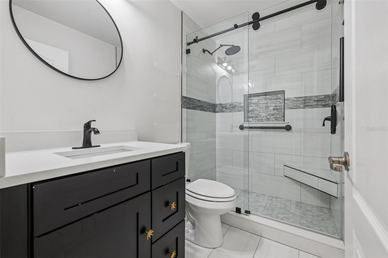 primary  ensuite bathroom