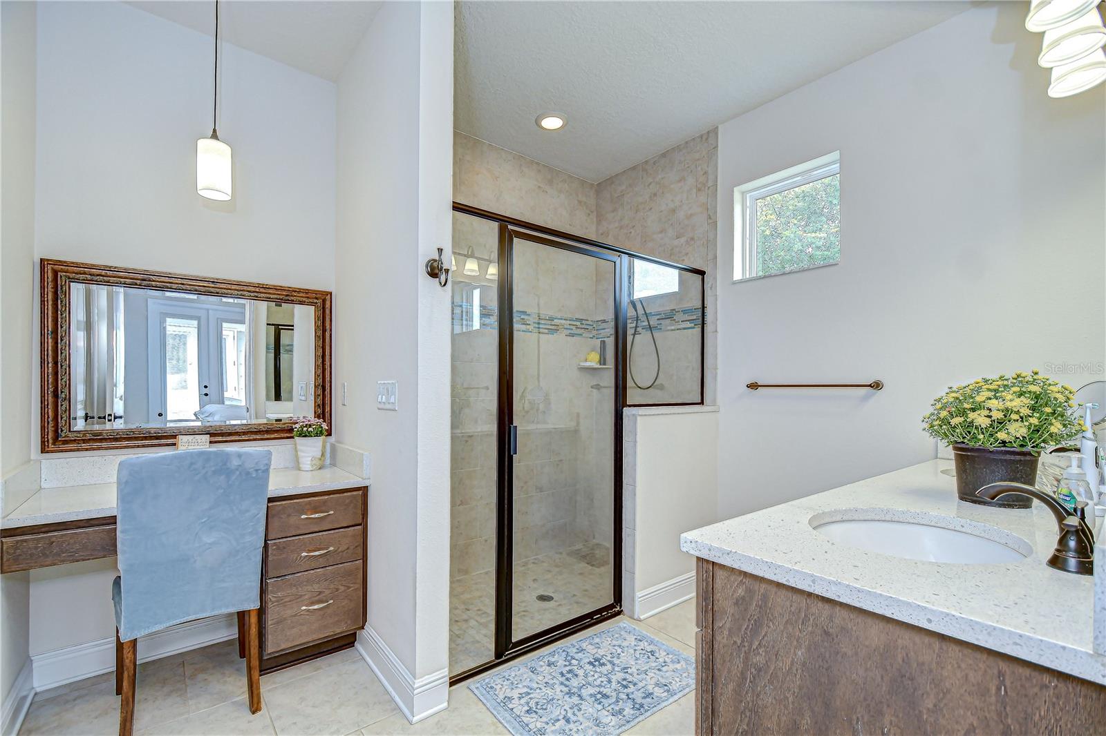 And a sit down vanity area