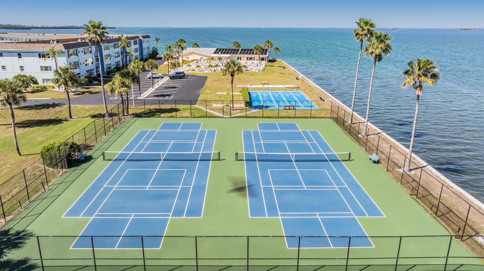 Pickleball/Tennis courts