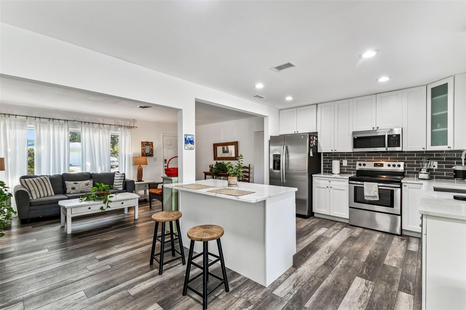 DINING EAT IN KITCHEN