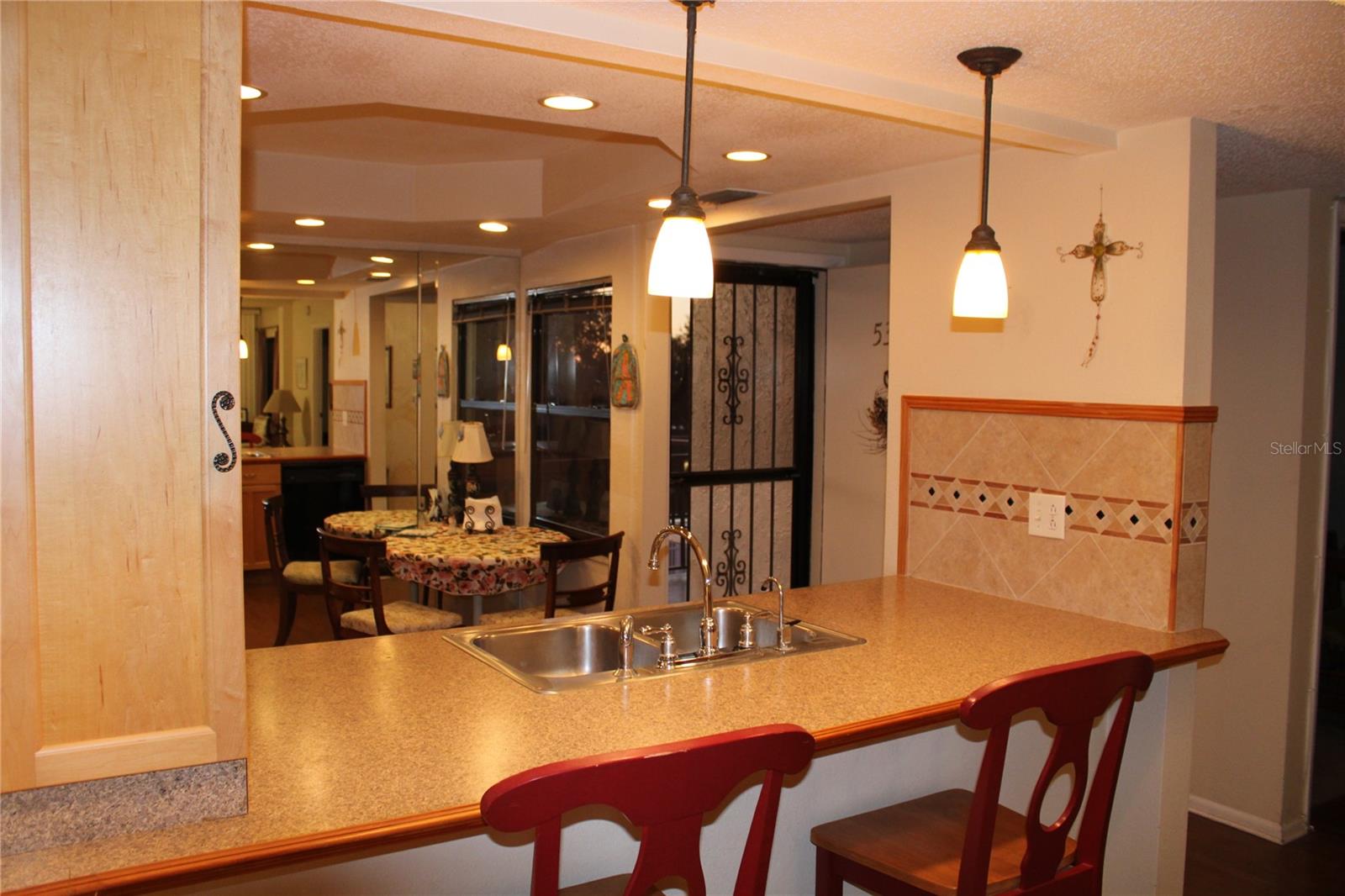 Backsplash all inside the kitchen