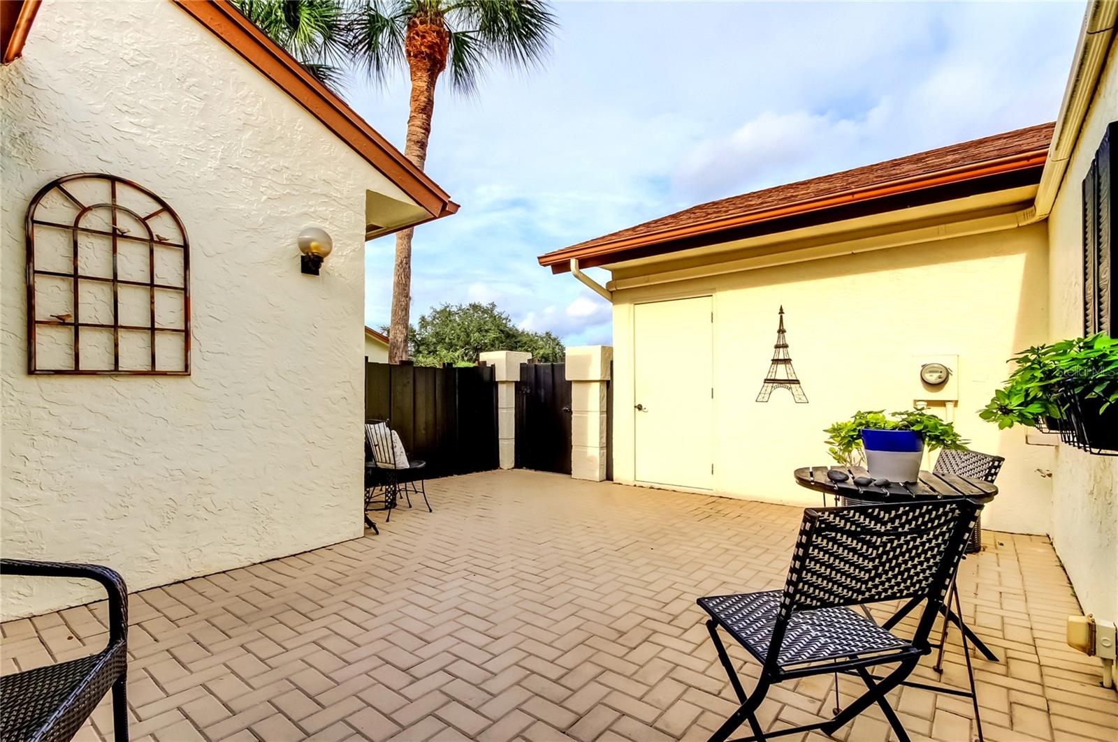 Private Courtyard w/Access to Garage