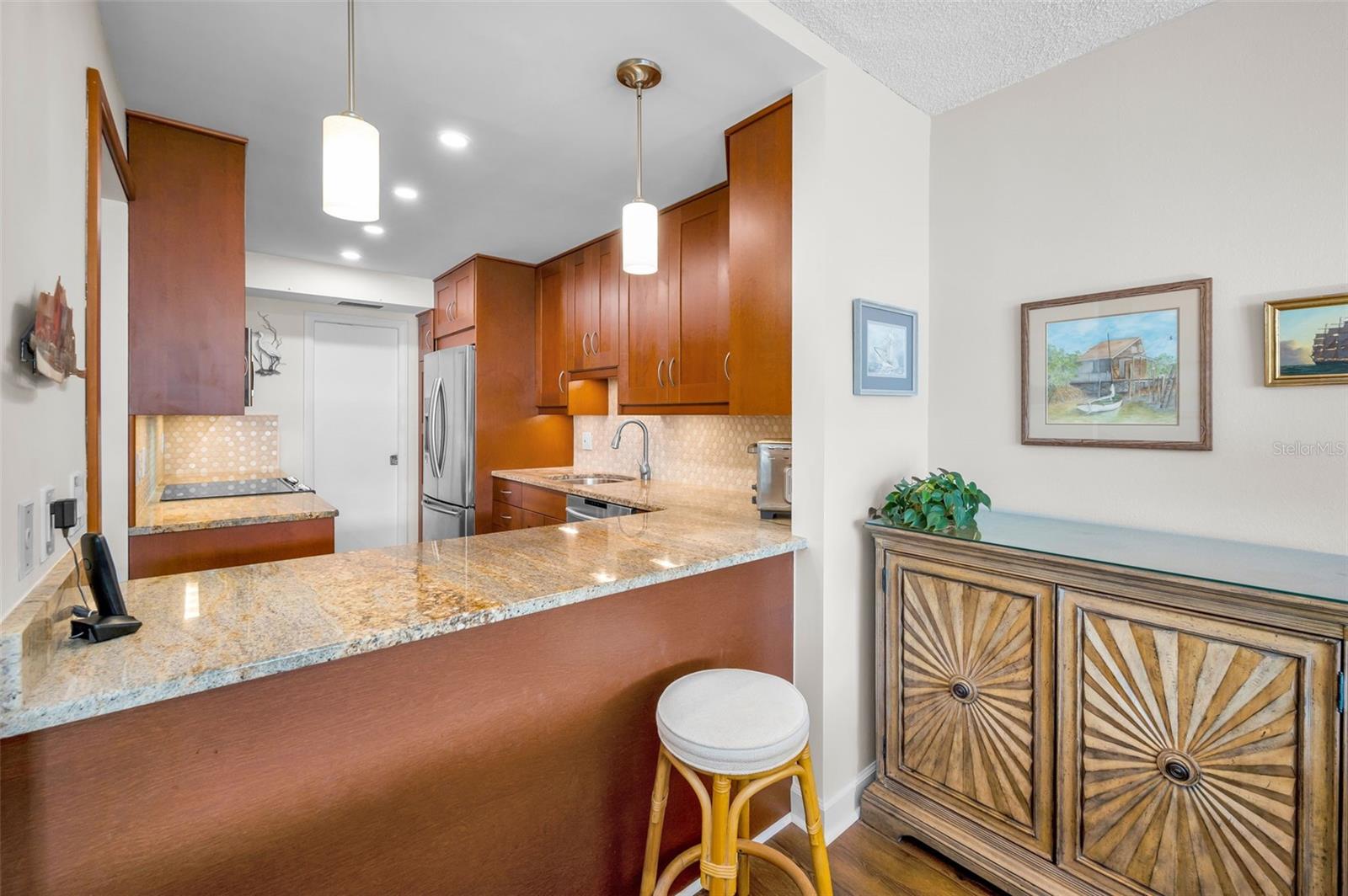 Kitchen Breakfast/Snack Bar