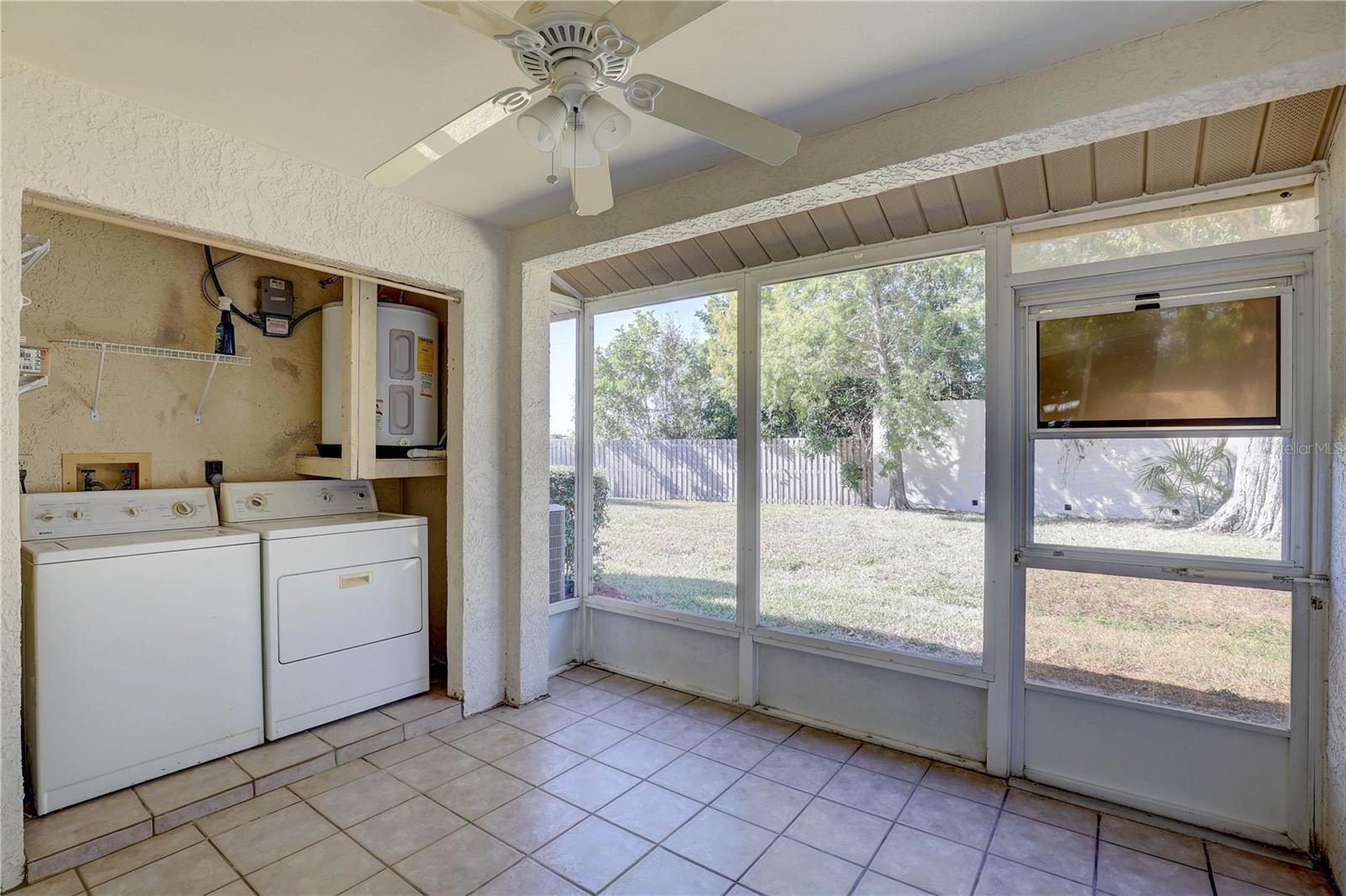 Screened patio with washer & dryer