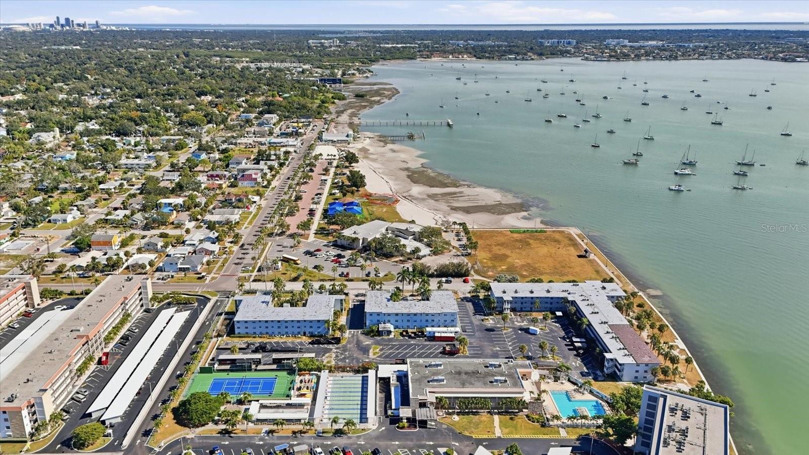 Close proximity Historic Gulfport Waterfront District/shops/pier. Senior Activity center, Catherine Hickman Theater, Gulfport Library.