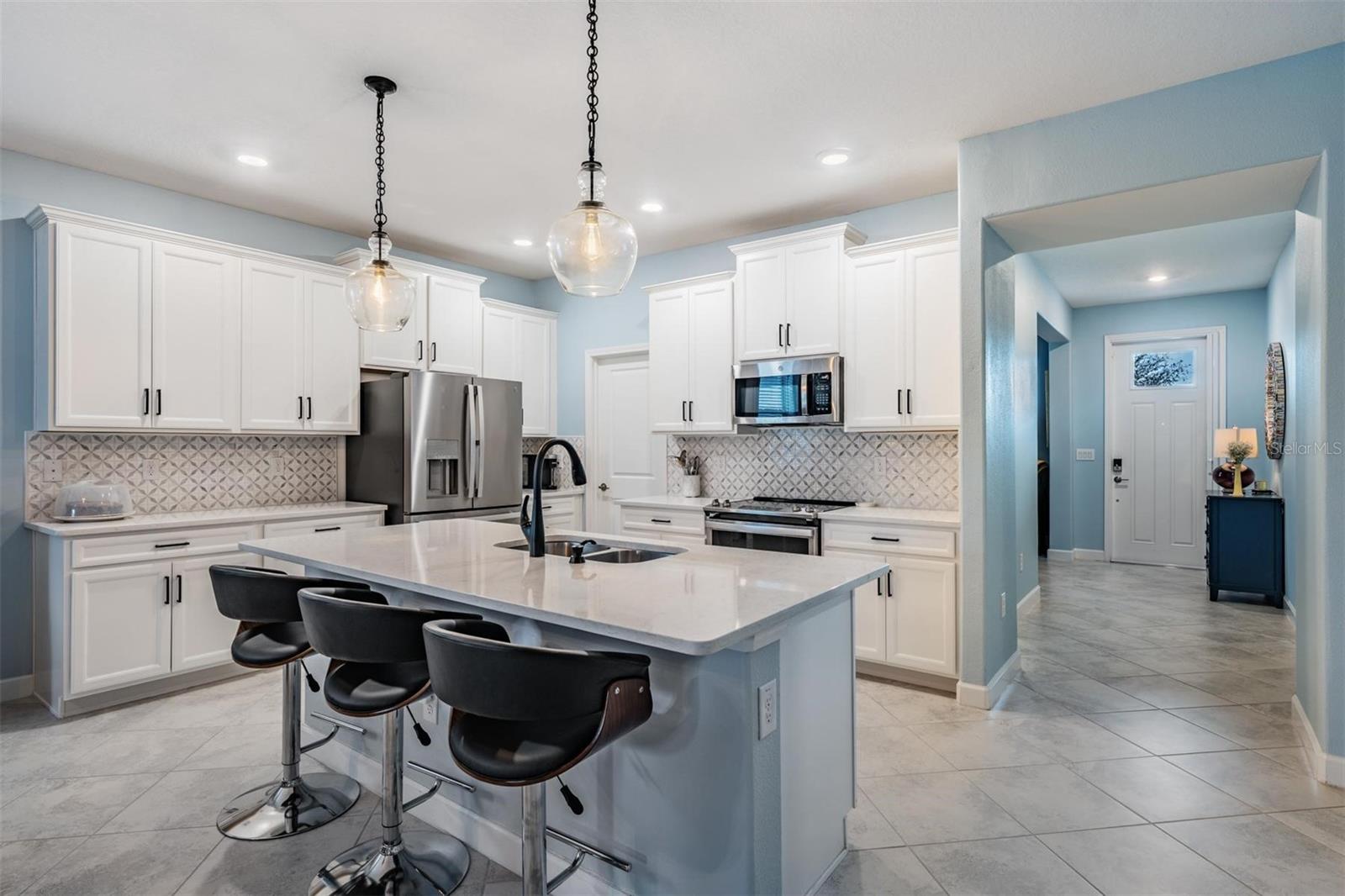 Beautiful upgraded backsplash & lighting