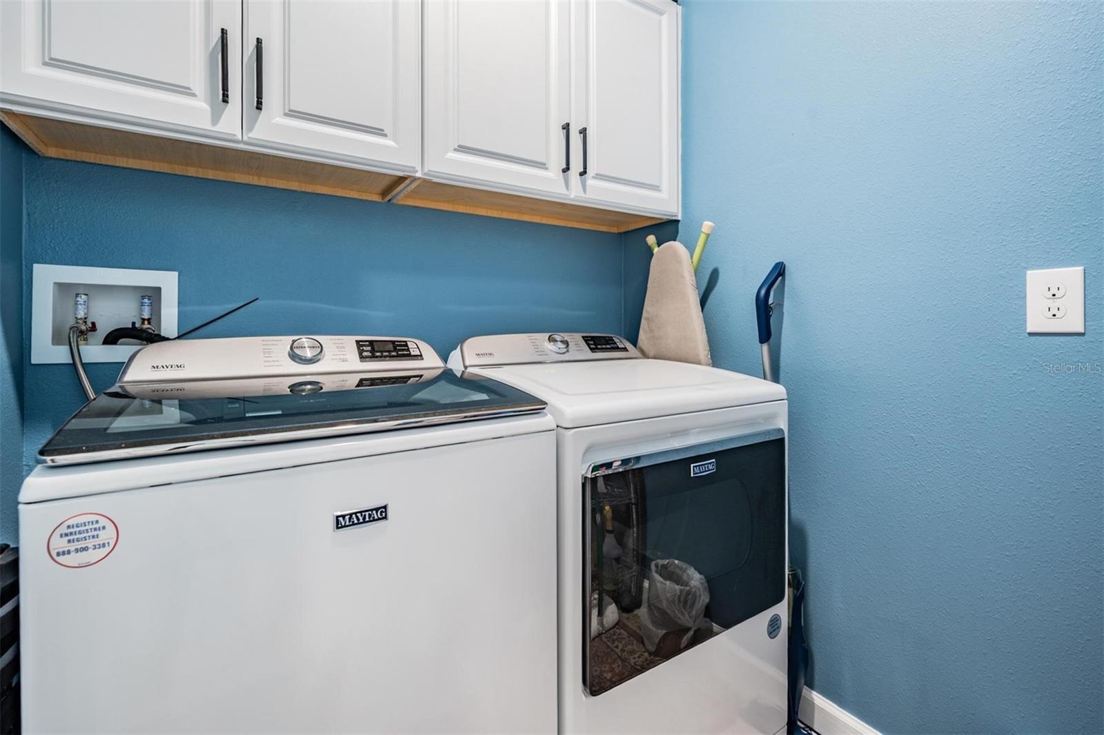 Laundry room with Cabinets