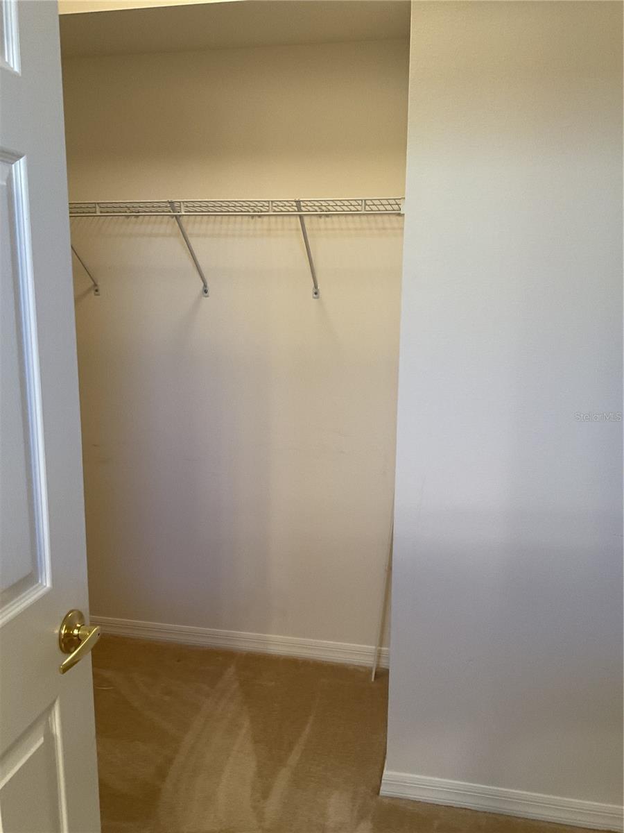 MASTER WALK-IN CLOSET