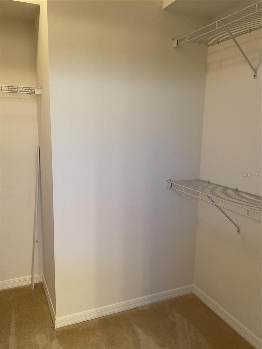 MASTER WALK-IN CLOSET