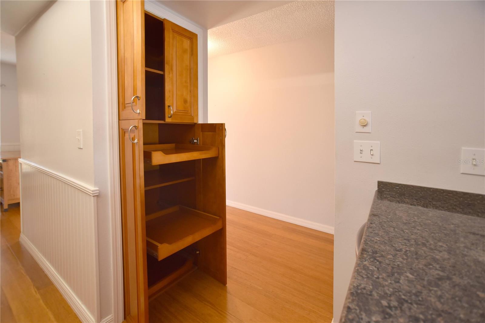 Pull out kitchen cabinet drawers