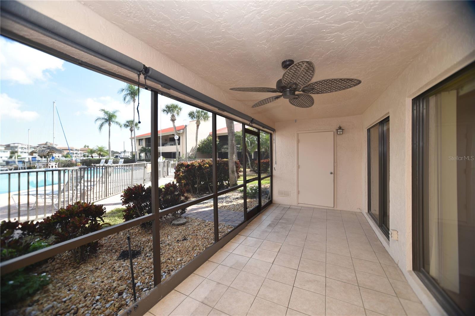 Oversize screened patio