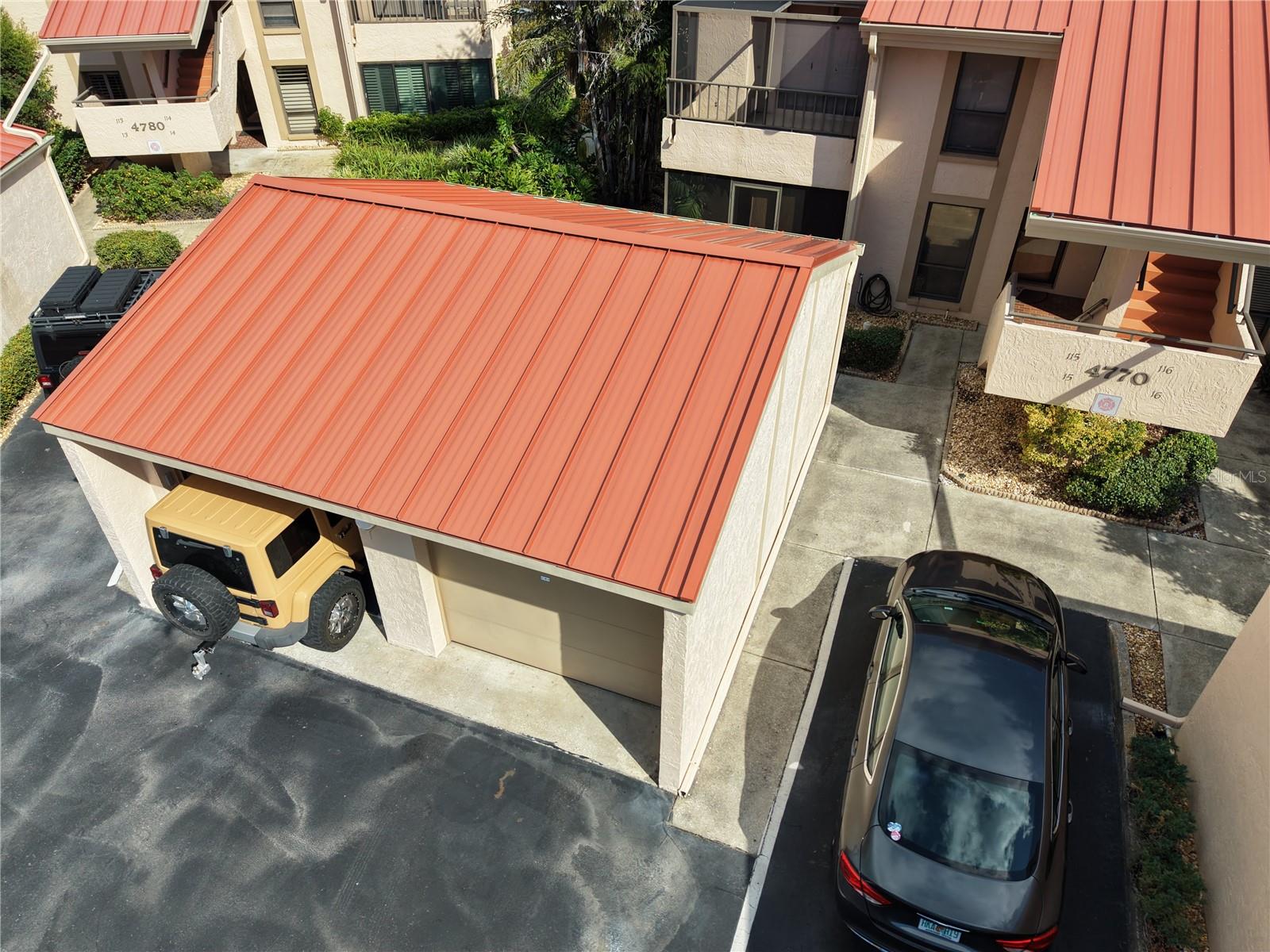 Garage on right side