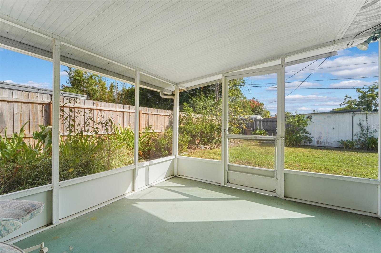 Great screened in porch for the morning coffee