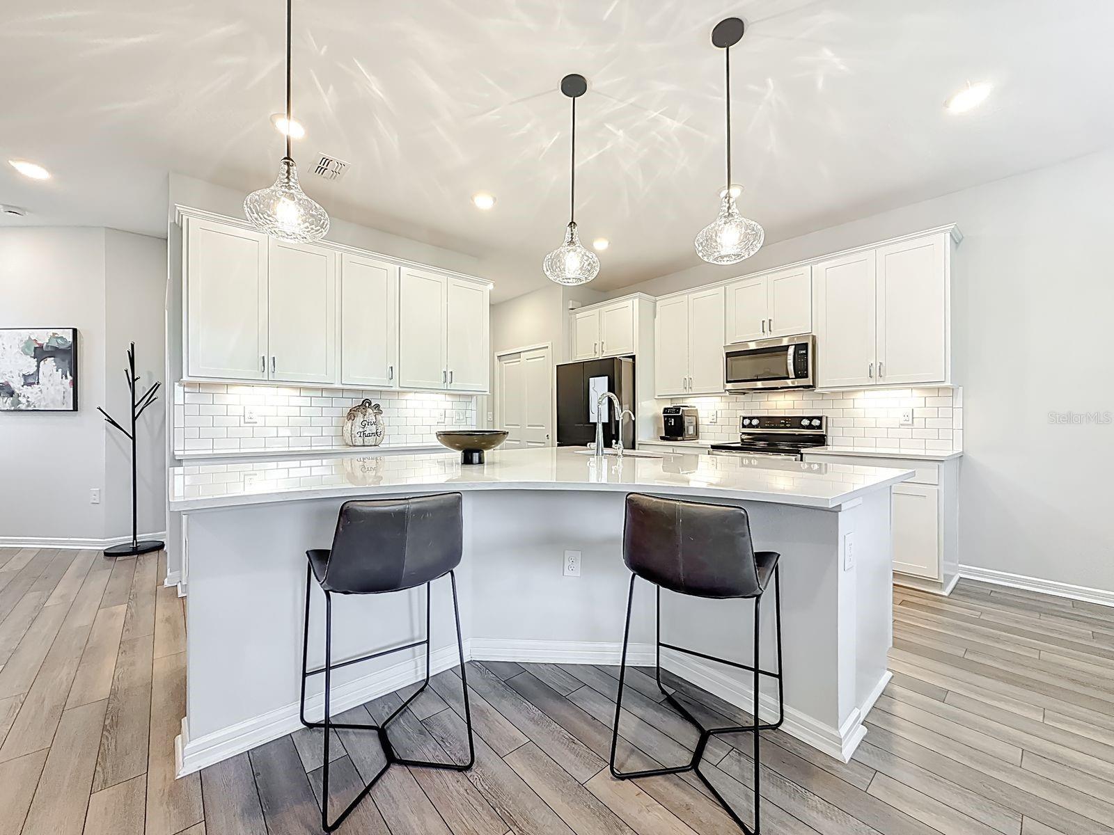 Kitchen - Island with Breakfast Bar