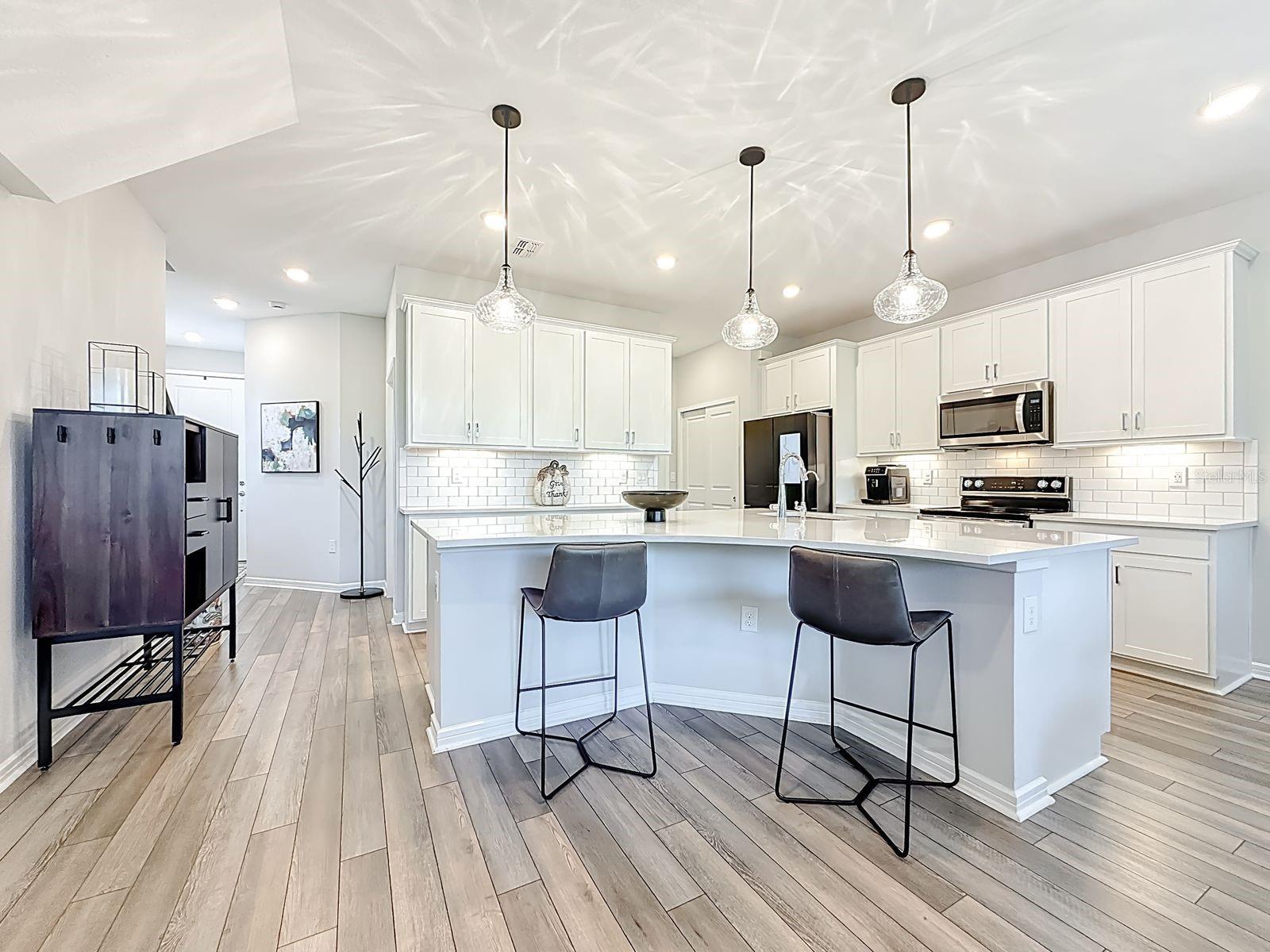 Kitchen - Island with Breakfast Bar
