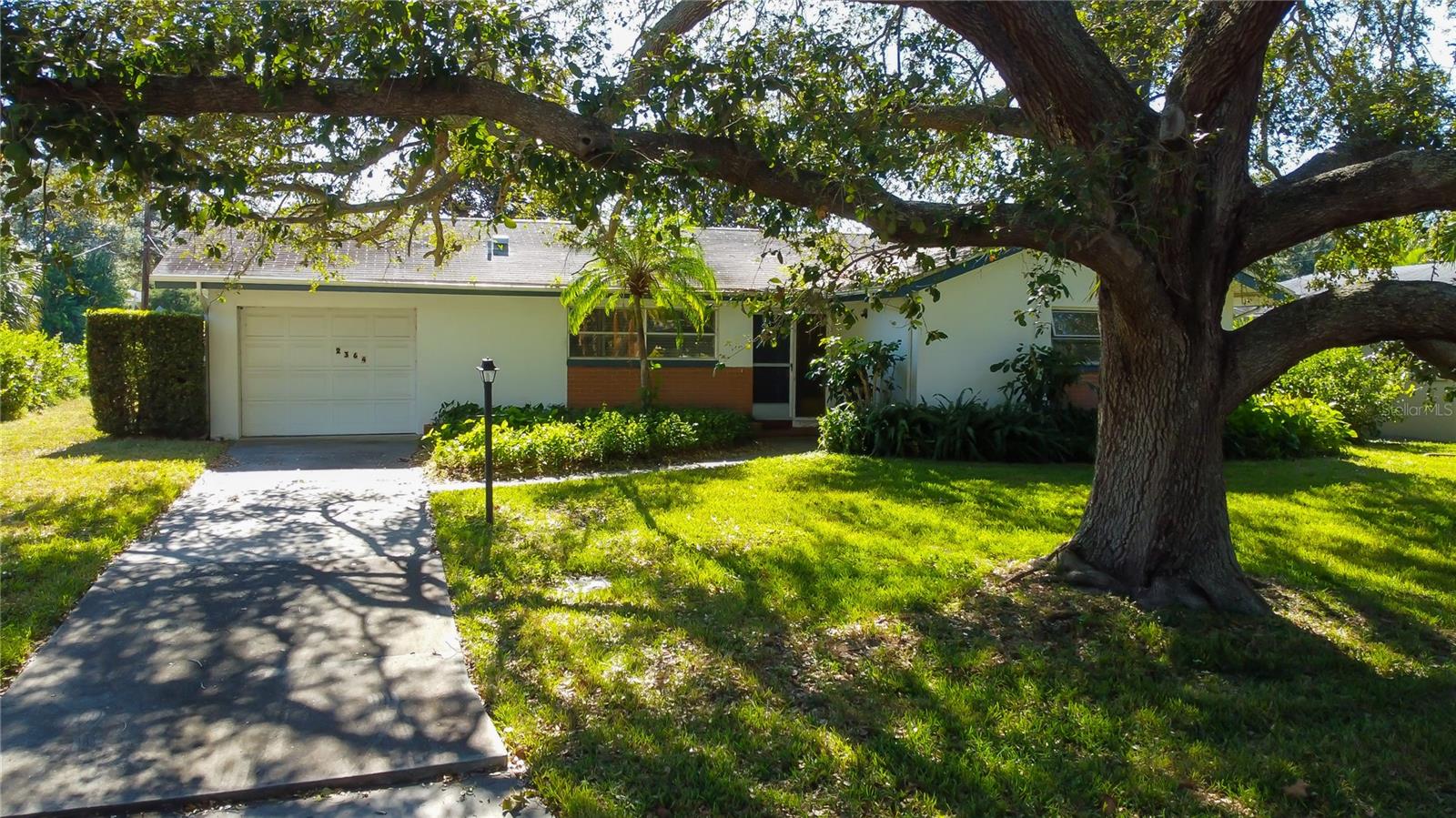 Welcome to 2364 6th Ave SW, Largo, FL. 33770!