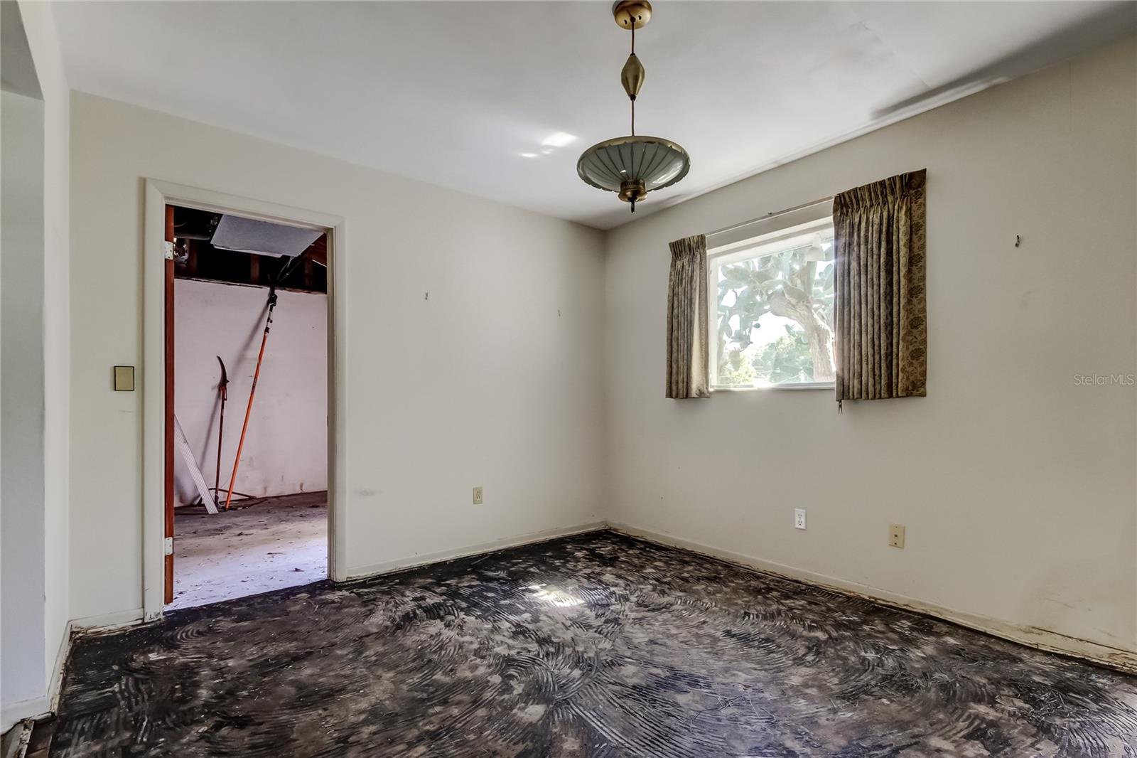 Dining Area... The Door Leads into the 1 Car Garage..