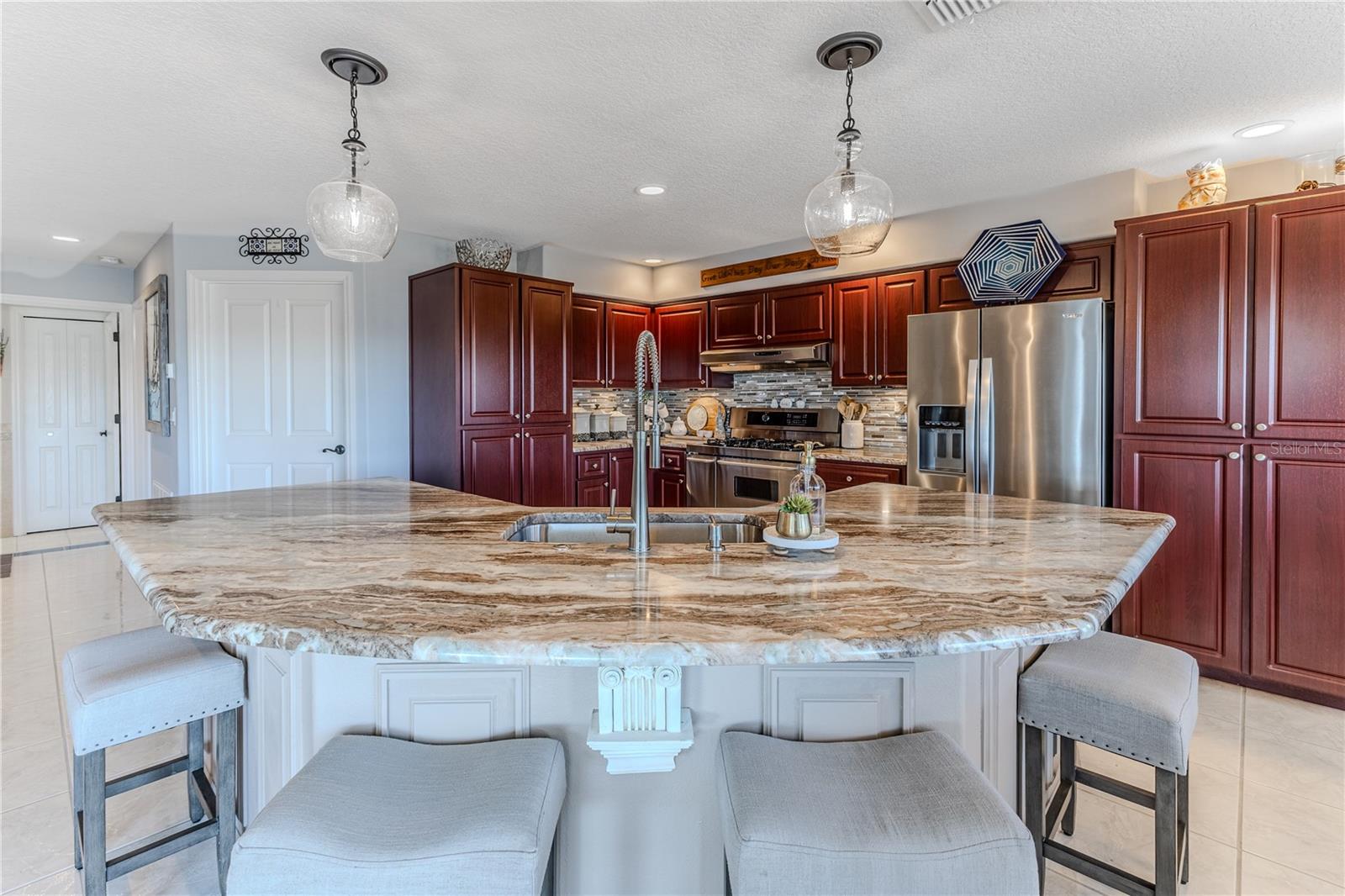 Marble Island / Breakfast Bar