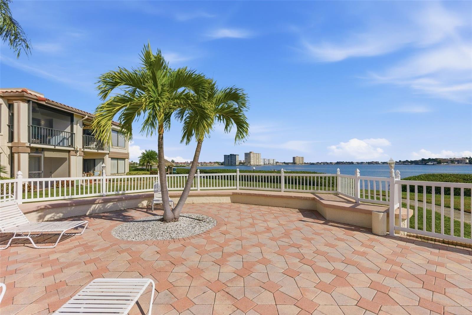 Additional sunbathing area