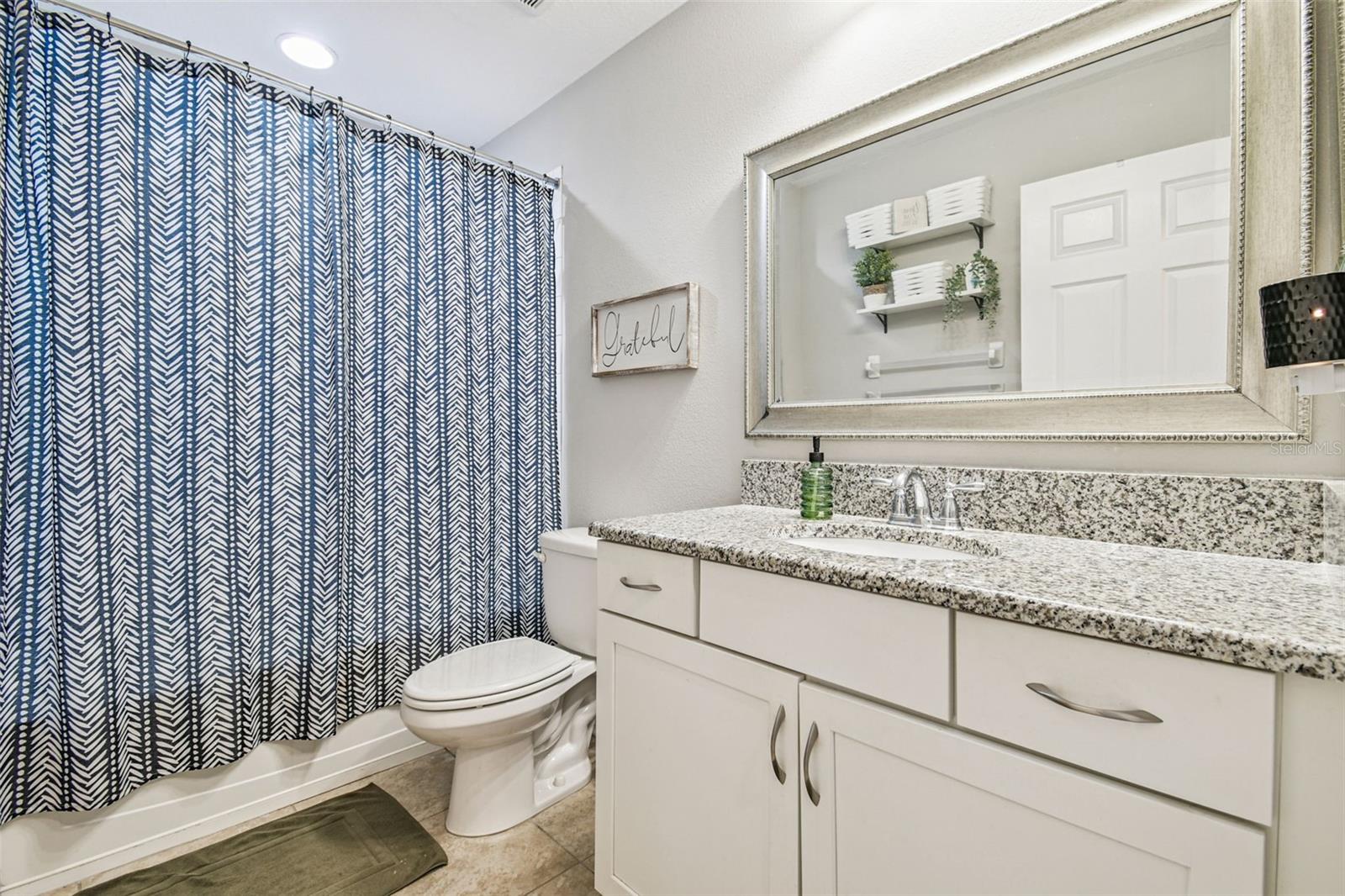 SHARED BATHROOM UPSTAIRS