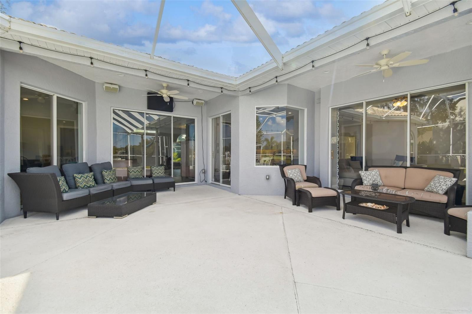 Spacious Screened Lanai