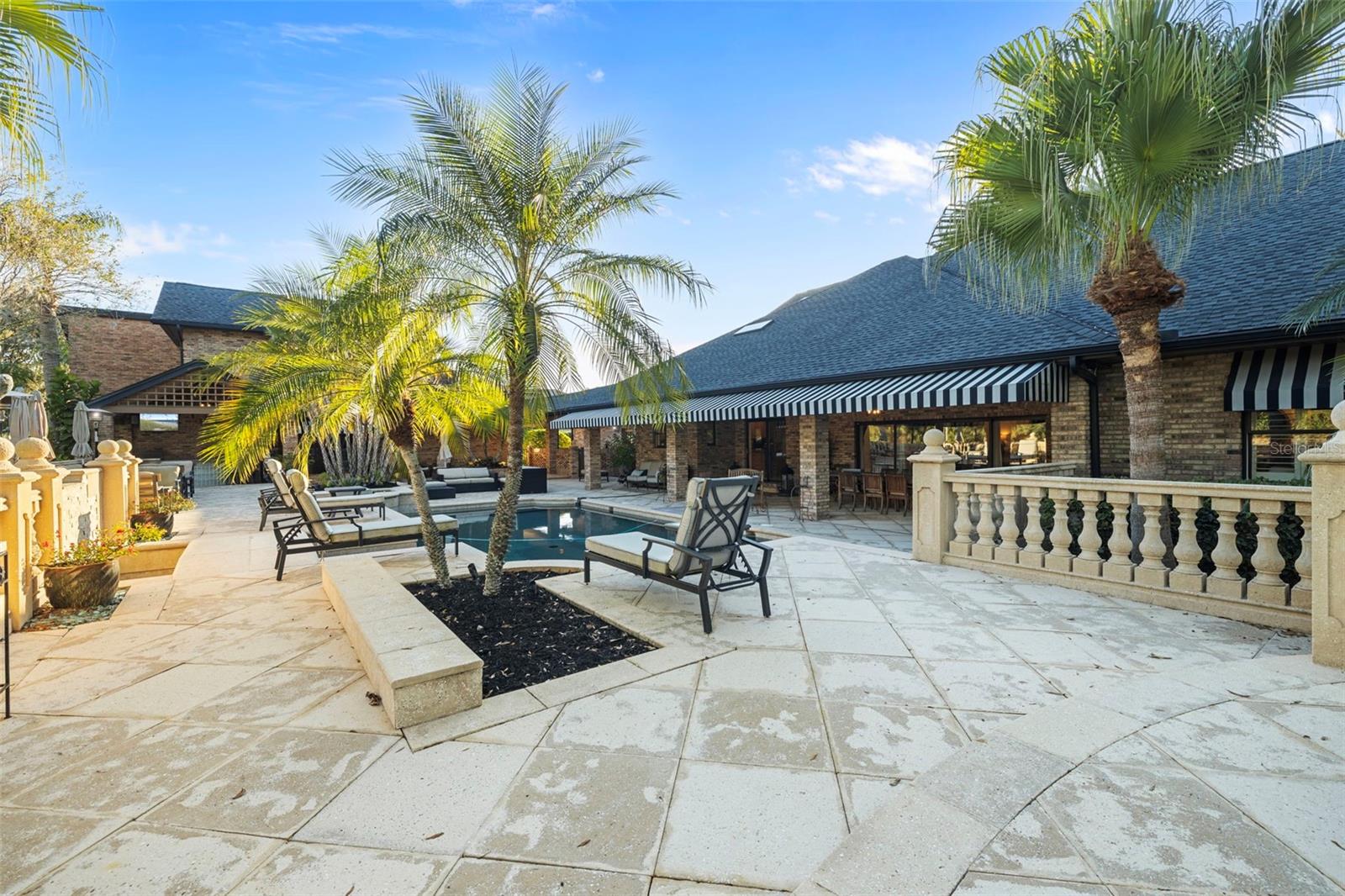 Entertainment back lanai