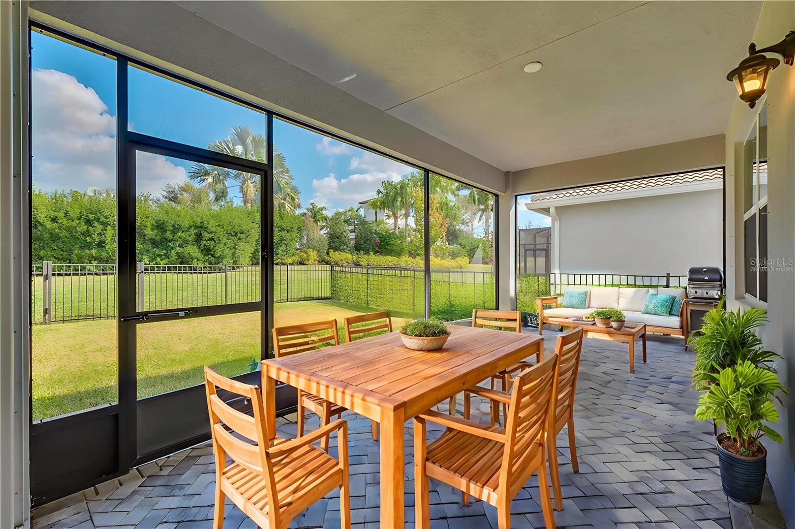 This photo has been virtually staged.