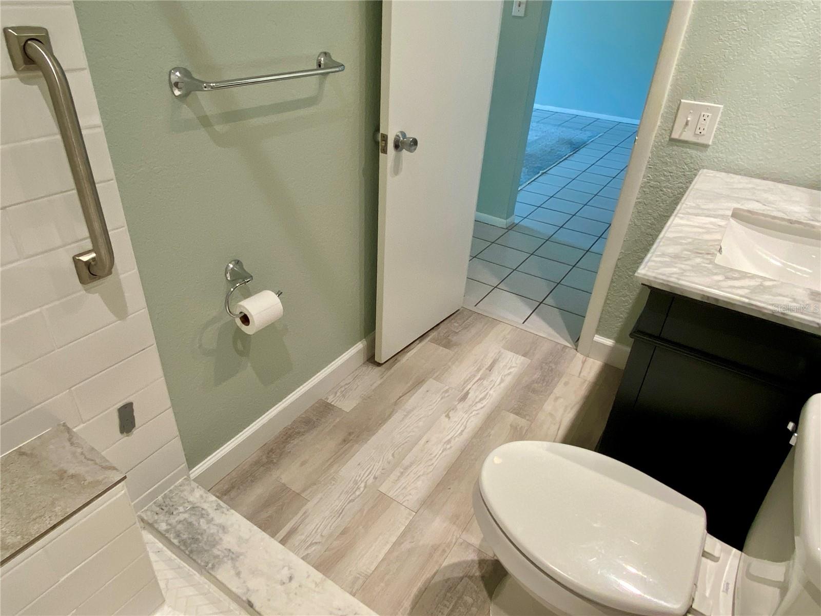 Bench in shower, vinyl floors